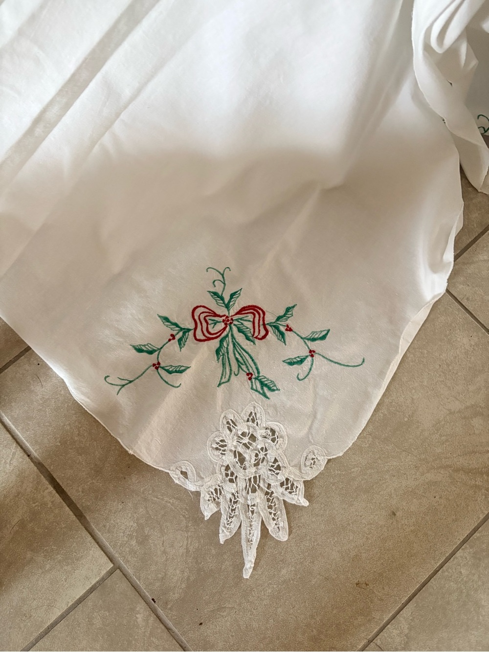 Source Unknown White Tablecloth with Red and Green Embroidered Bow